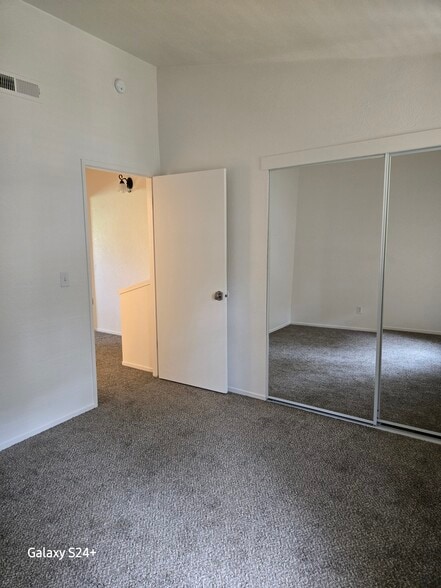 Building Photo - 13055 Lincoln Way