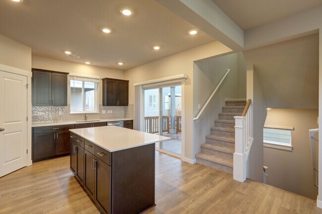 Building Photo - Beautiful 4bd, 3.25ba Home Available in Great Community!