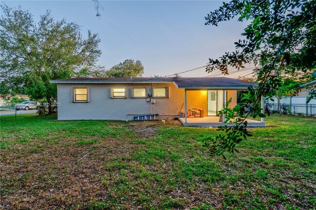 Building Photo - 1291 NE 207th St