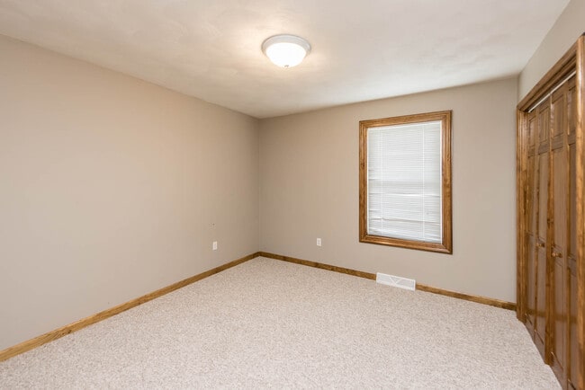 Building Photo - 229 Topaz Ln