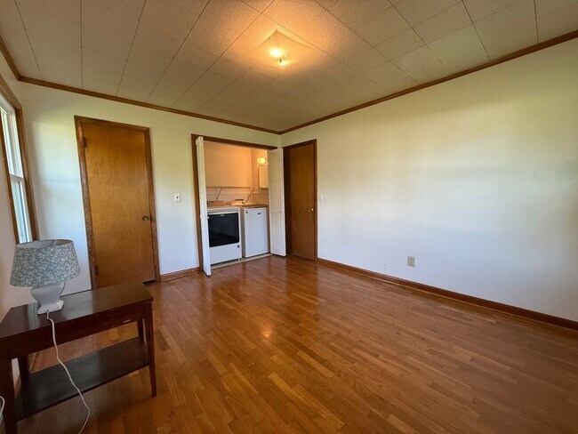 Building Photo - 2459 Middlesettlements Rd