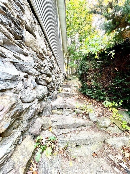 Building Photo - 131 Greenwood St