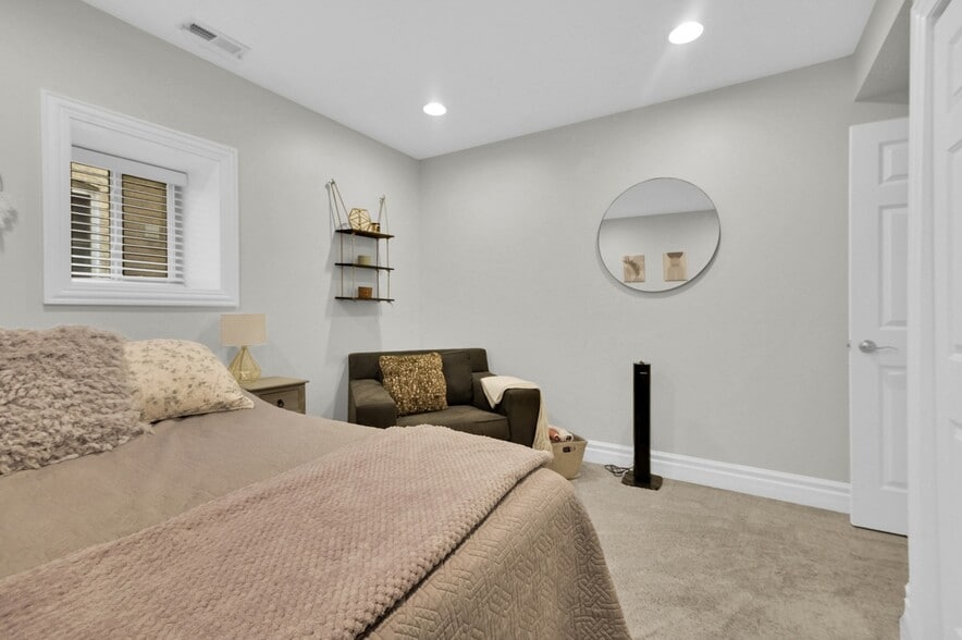 Building Photo - 2307 W Walton St