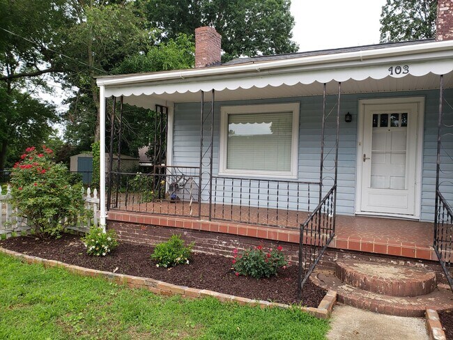 Building Photo - Well Kept Bungalow in Downtown Mebane!