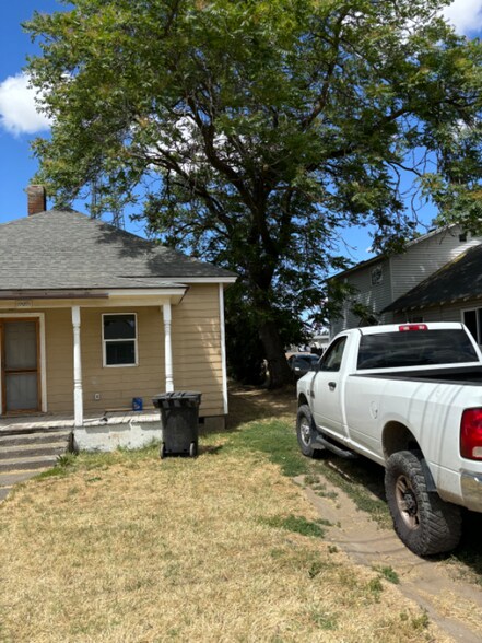 Building Photo - 707 N 12th Ave