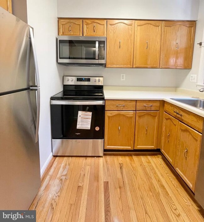 Building Photo - 1208 W Abingdon Dr