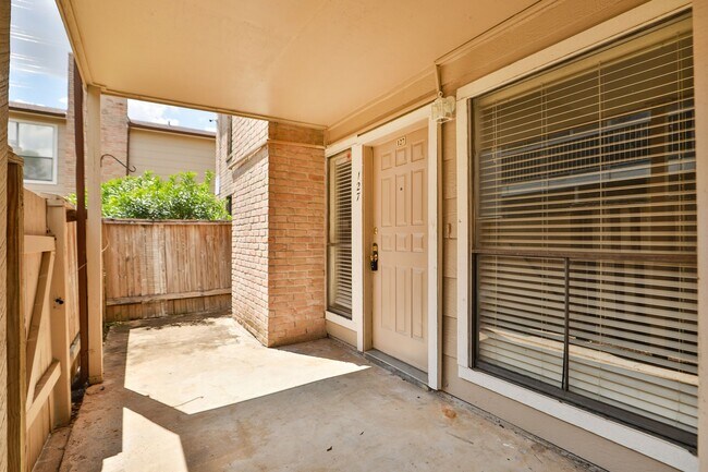 Building Photo - 2100 Wilcrest Dr