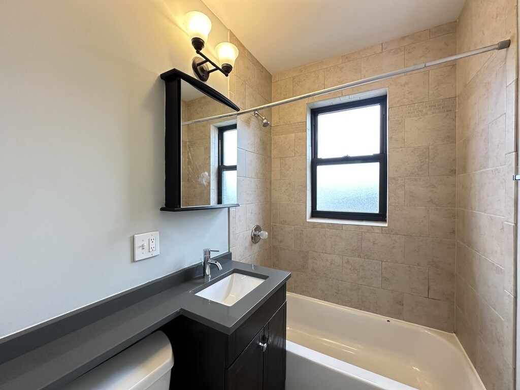 Building Photo - 4349 N Damen