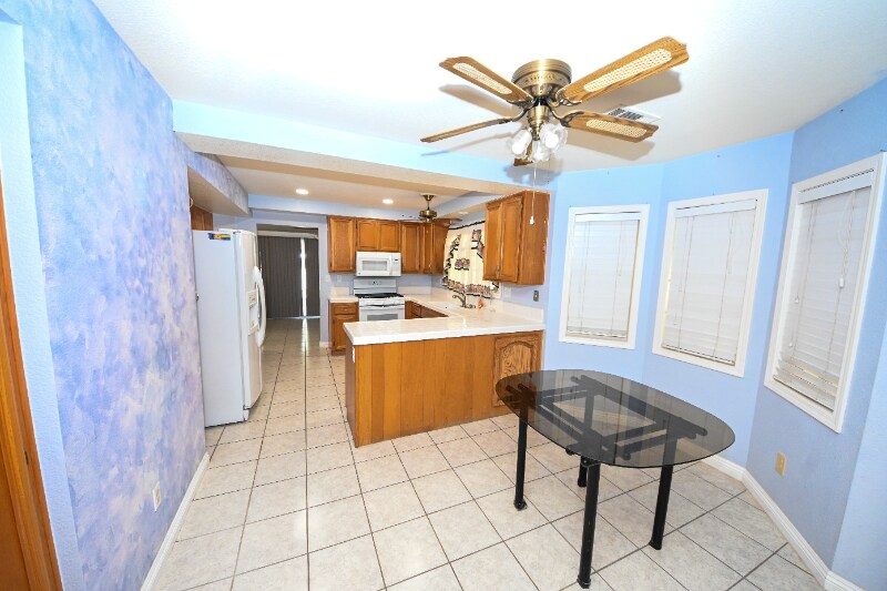 Building Photo - 25708 Oak Ct