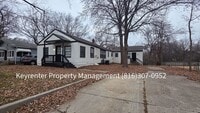 Building Photo - 1512 W College St