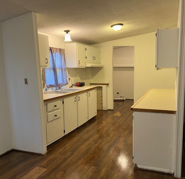 Building Photo - 9590 SW McAdoo Rd