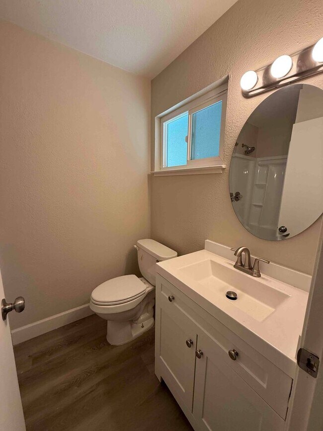 Building Photo - Natomas 4 Bedroom 2 Bath Close to Everything