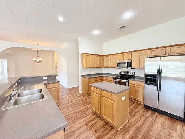 Building Photo - Elegant 4-Bedroom Home - Tanglewood