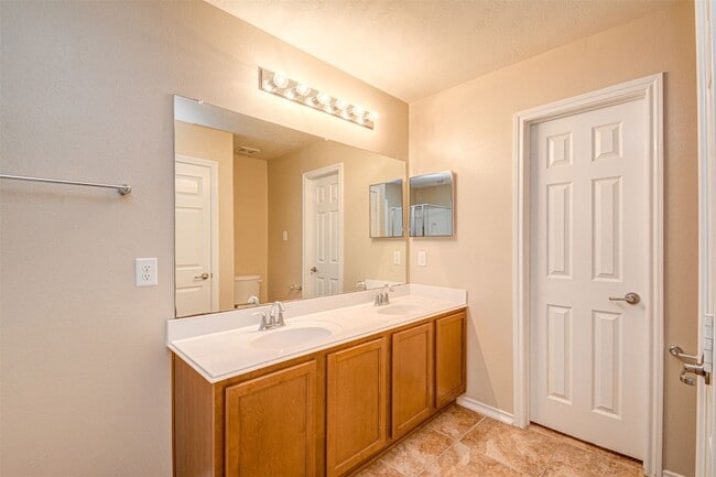 Building Photo - 23 Fairlee Ct