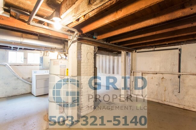 Building Photo - Spacious Two Bedroom Home with Backyard - N Portland!