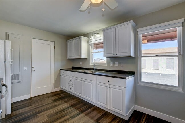 Building Photo - 108 N Mt Vernon Ave