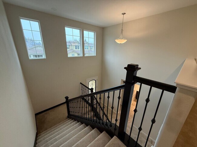 Building Photo - 2021 built two story in Oakdale!