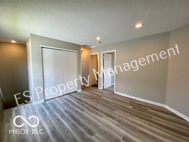 Building Photo - 10902 Glenayr Dr
