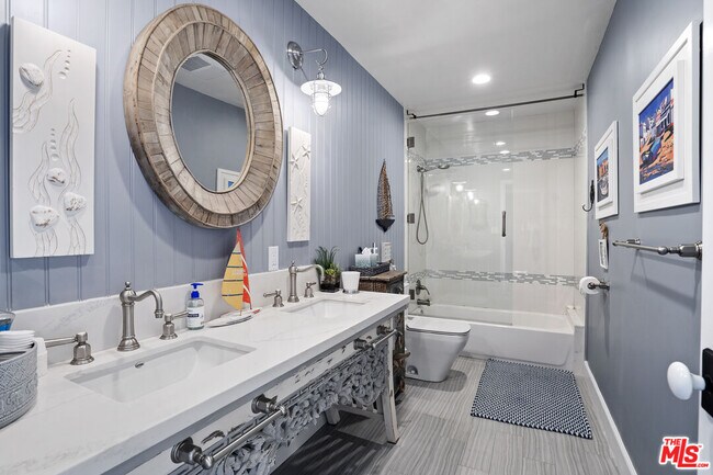 Building Photo - 6363 Zumirez Dr