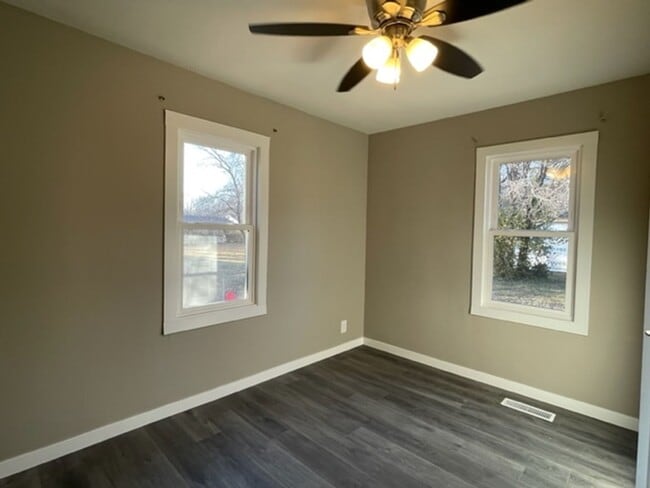 Building Photo - HUGE SHOP!  Updated 3 bedroom home in great location close to Mercy