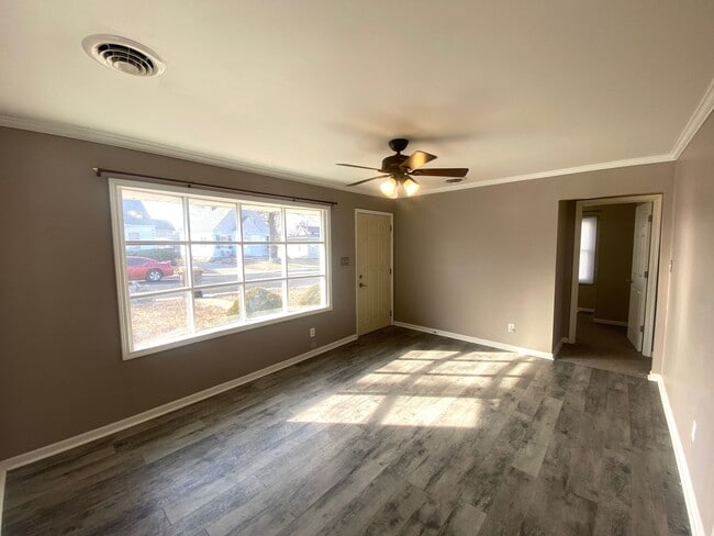 Building Photo - 1311 W Maywood Ave