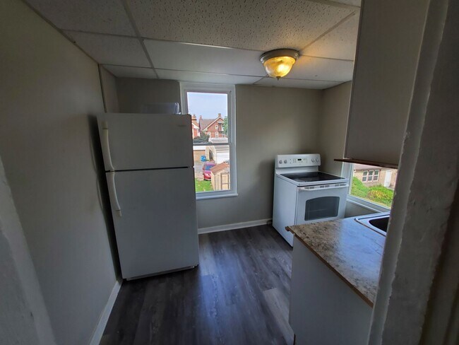 Building Photo - 825 N Clewell St