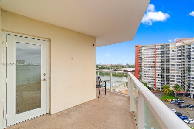 Building Photo - 1301 NE Miami Gardens Dr