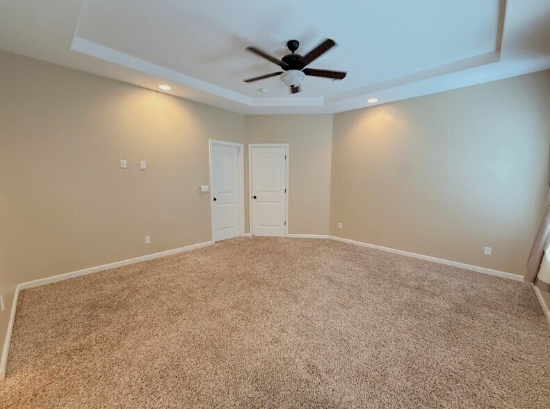 Building Photo - 4032 Wood Creek Ct