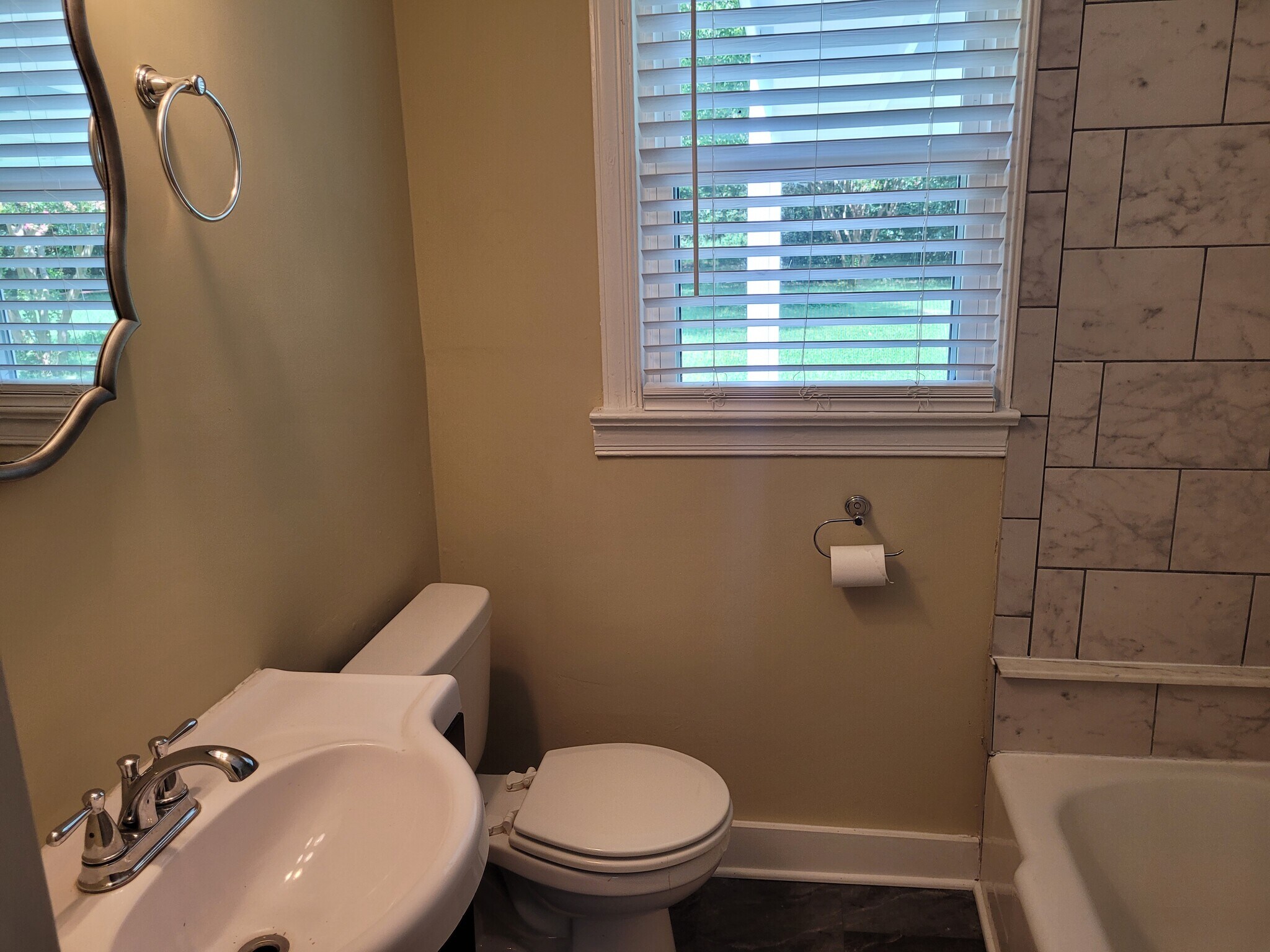 Building Photo - 21612 Hudson St