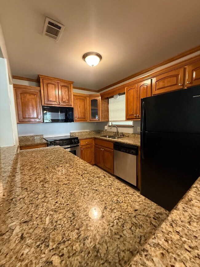 Building Photo - 9115 Oak Grove Ln