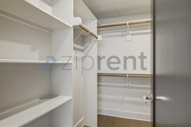 Building Photo - Unit