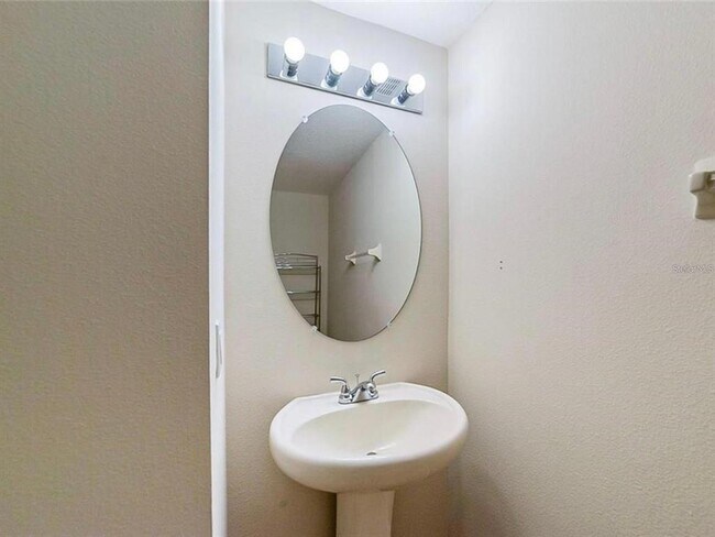 Building Photo - 2440 Seven Oaks Dr