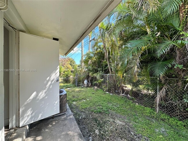 Building Photo - 2436 Van Buren St