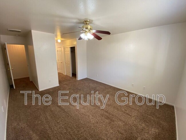 Building Photo - 3848 E Oak Ave