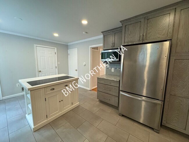 Building Photo - 5406 Gainsborough Dr