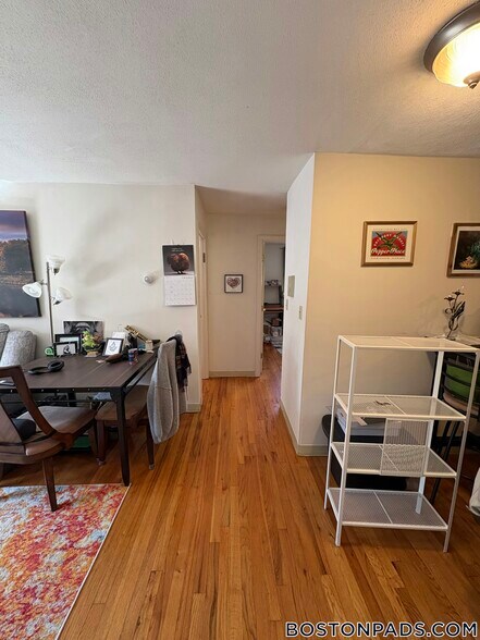 Building Photo - 245 Kelton St