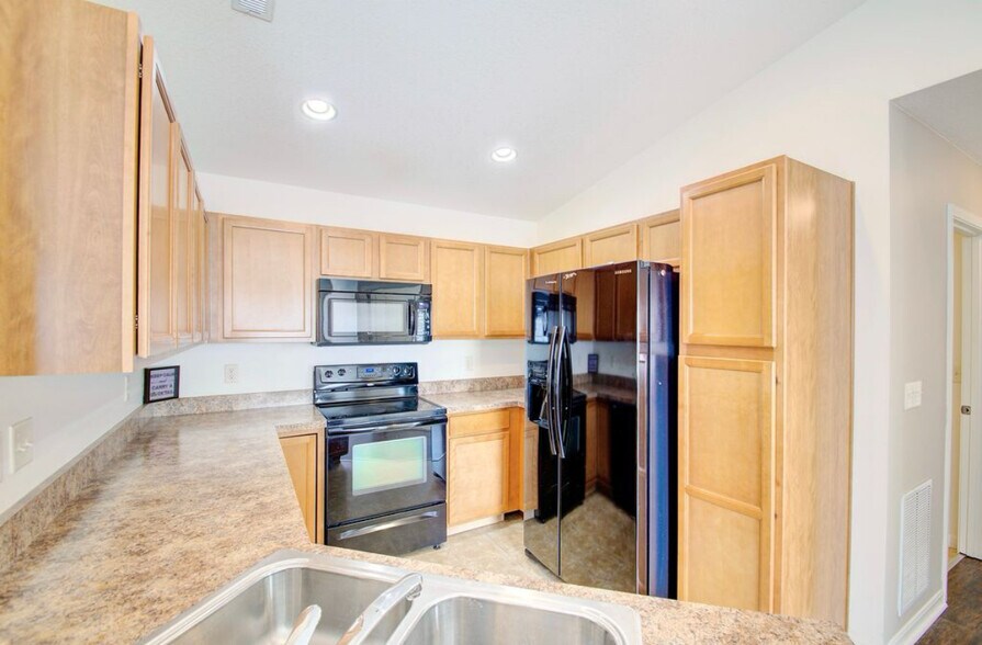 Building Photo - 2223 Rolling Hills Dr