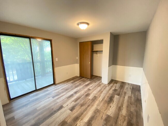 Building Photo - OSU Gateway 3 bedroom 1 1/2 bath 3 level townhome