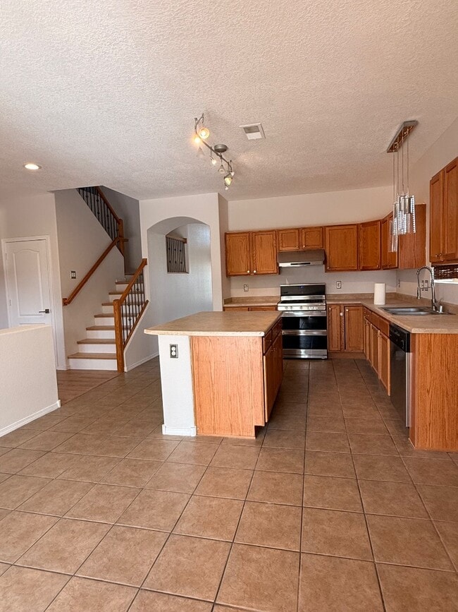 Building Photo - 2148 Vista de Colinas Dr SE