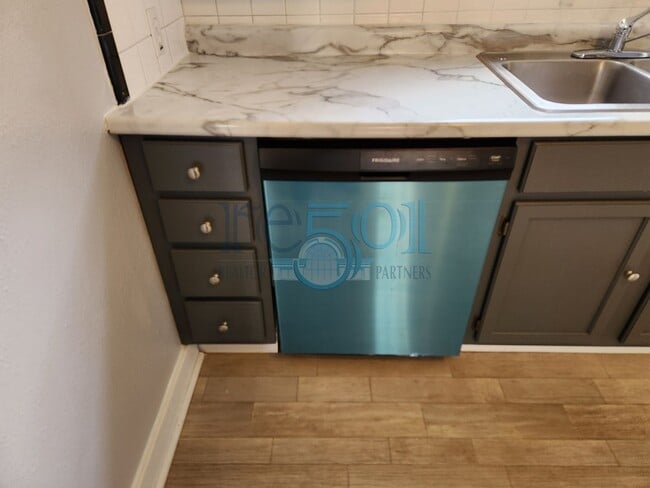 Building Photo - Great Hillcrest Find!  2Bedrooms & 1 Bathroom Pefect for UAMS Student(s)