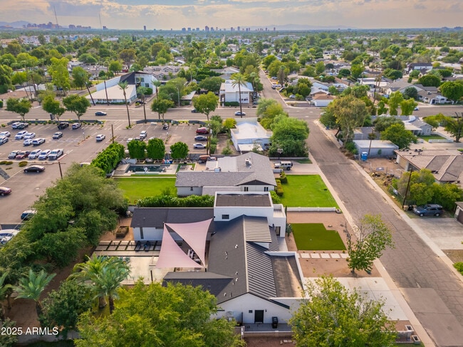 Building Photo - 4421 E Earll Dr