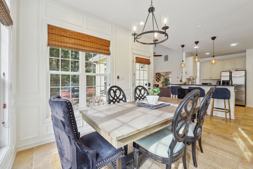 Building Photo - 135 Farr Lake Dr