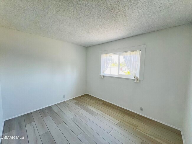 Building Photo - 1574 Norwich Ave