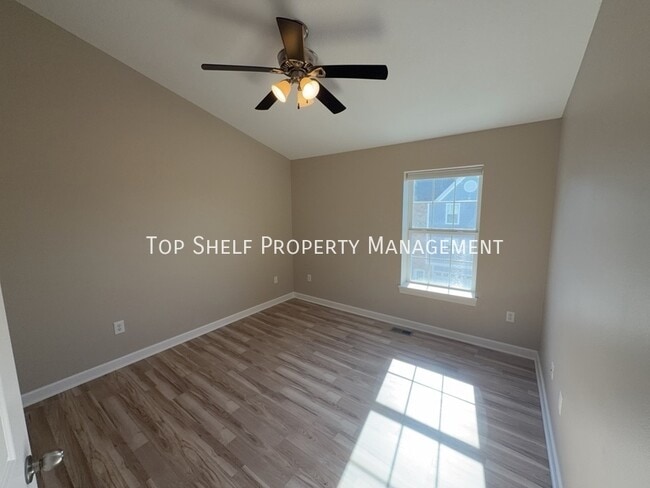 Building Photo - 386 NE Satinwood-