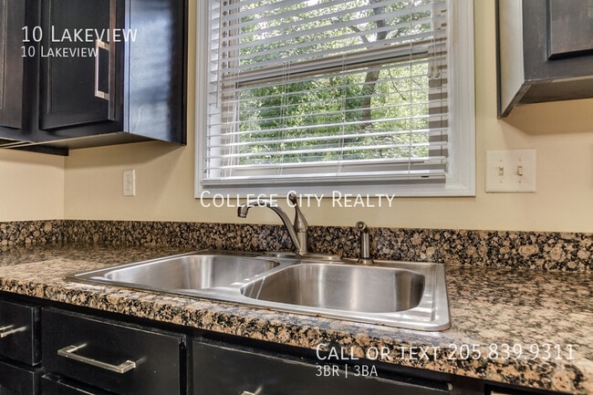 Building Photo - 10 Lakeview