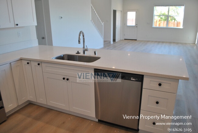 Building Photo - 7076 Auburn Blvd