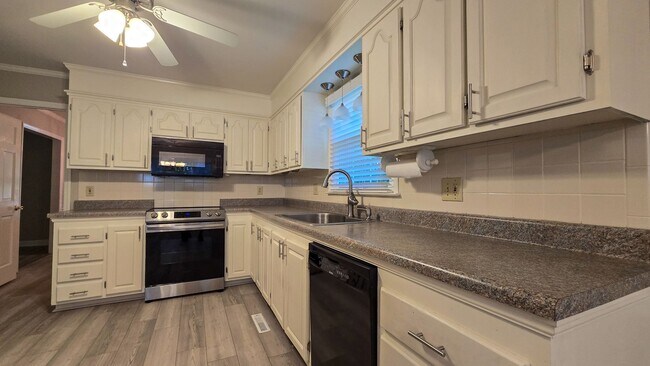 Building Photo - 600 Barkworth Rd