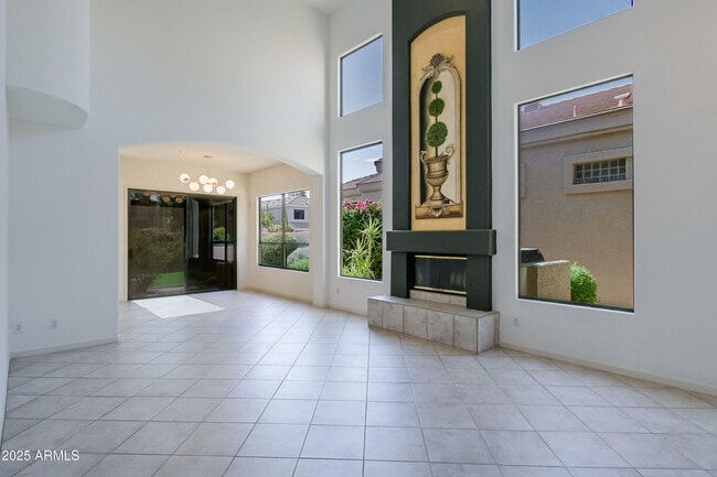 Building Photo - 8100 E Camelback Rd