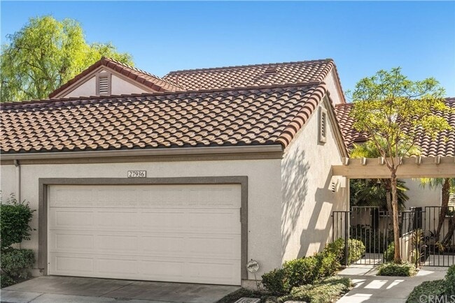 Primary Photo - Beautiful 3 Bedroom Townhome near Mission ...