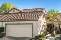 Building Photo - Beautiful 3 Bedroom Townhome near Mission ...